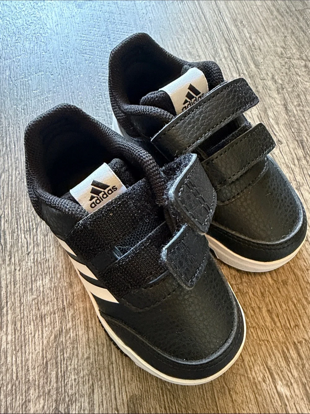 Adidas Kids Black & White Velcro Athletic Sneakers size 5.5 like new